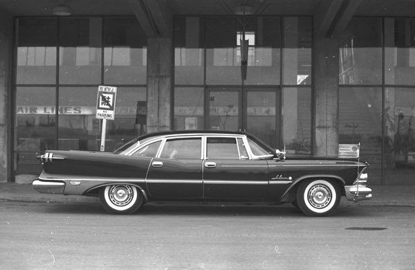 59-3b  1959 Imperial LeBaron 4dr Sedan.jpg